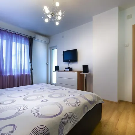 Deluxe Apartment *
